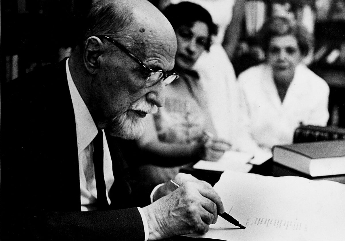 Juan Ramón Jiménez, retratado en 1957