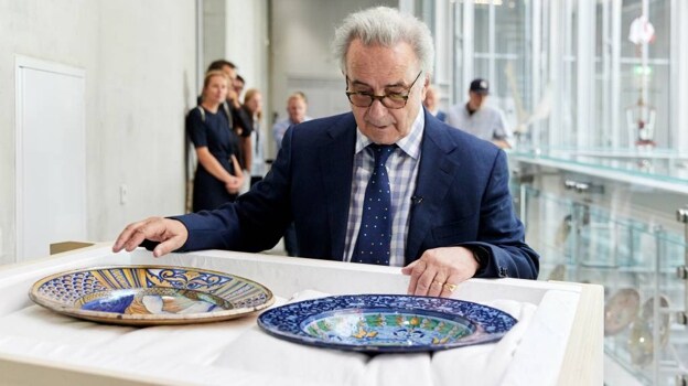 Two of the returned 16th-century majolica plates