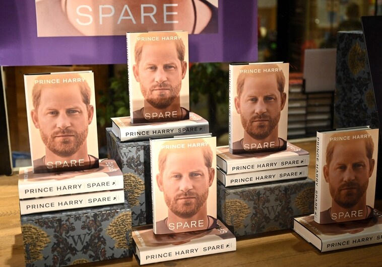 Colas en Reino Unido desde medianoche para comprar la controvertida biografía del príncipe Harry