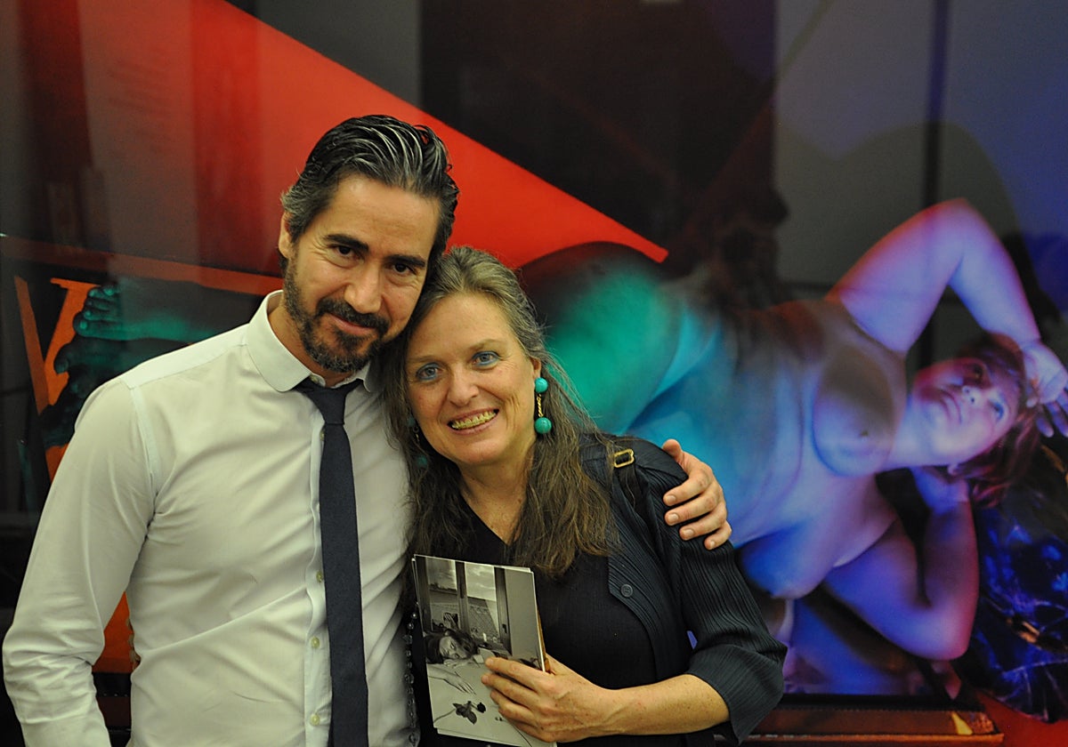 Manuel Fernández-Braso junto a la artista Ouka Leele, fallecida en mayo de 2022