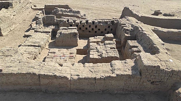 Restos de la ciudad hallada en Luxor