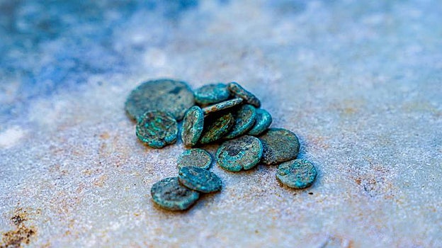 Monedas medievales halladas en excavaciones
