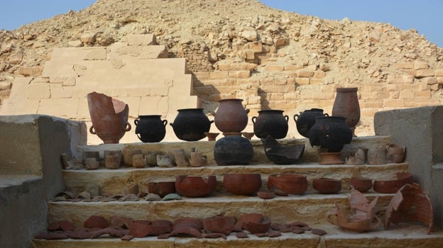 Vasijas del taller de embalsamamiento de Saqqara