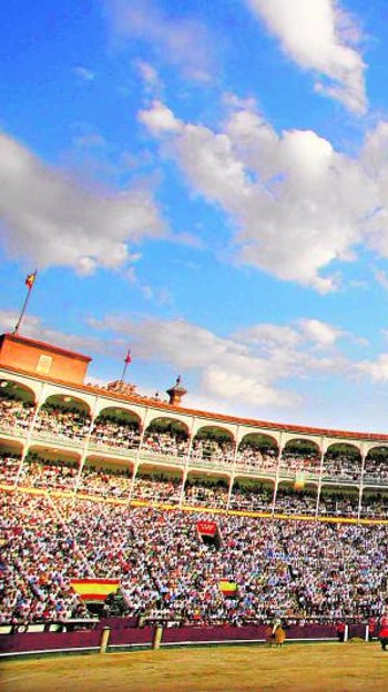 Ya lo dijimos: la decisión del Gobierno era ilegal, totalitaria, sectaria y fanática