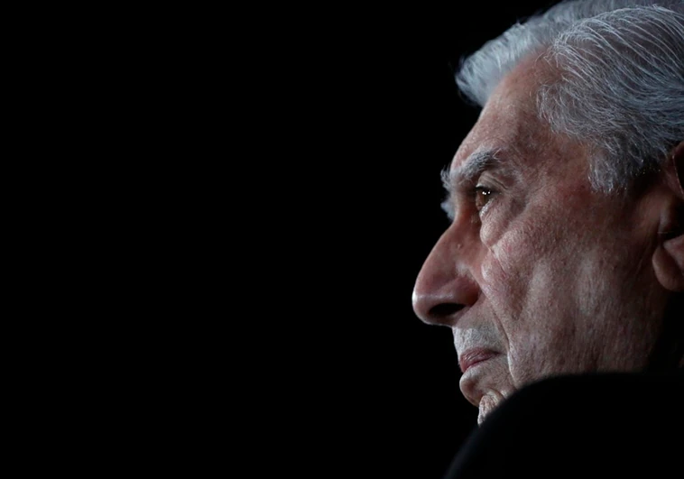 Mario Vargas Llosa se convierte en el primer escritor latino en ingresar en la Academia Francesa