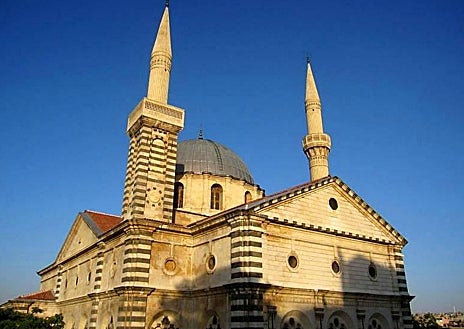 Imagen secundaria 1 - La mezcla de civilizaciones y de culturas a lo largo de su historia otorga a Gaziantep un interés singular, y las mezquitas forman parte importante