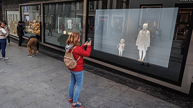 Obras de Antonio López, en los escaparates de El Corte Inglés de Preciados