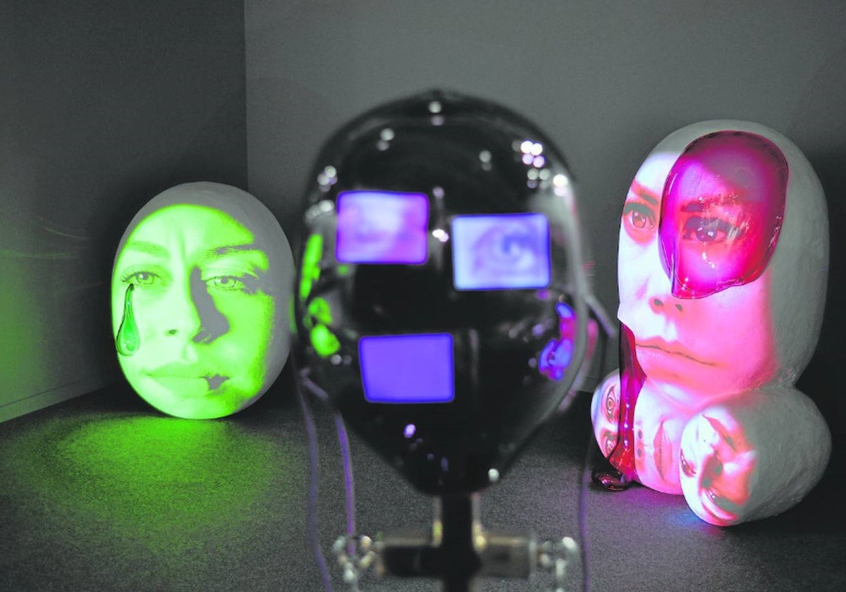 Piezas de Tony Oursler en la galería Moisés Pérez Albéniz