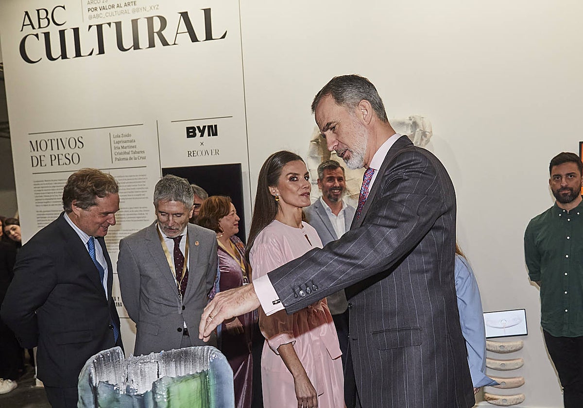 El Rey Felipe y la Reina Letizia, en la Casa de ABC en la Feria Internacional de Arte Contemporáneo ARCO.