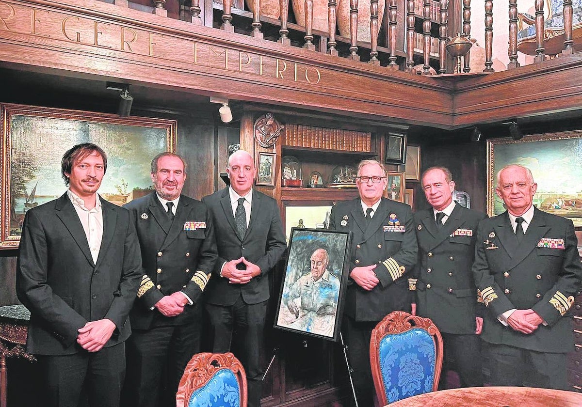 Momento de la entrega, con la plana mayor del museo y la familia y amigos de José Ignacio González-Aller