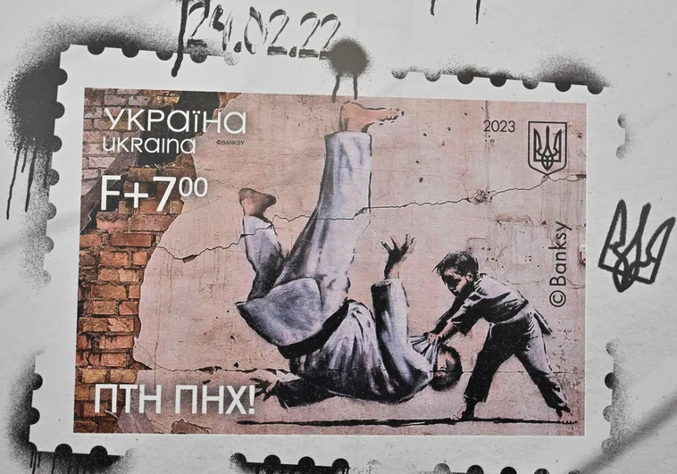 Ucrania estrena el sello del mural de Banksy en el que un niño hace una llave de judo a Putin