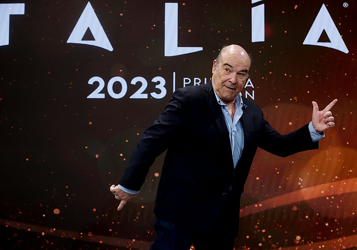 El actor Antonio Resines posa a su llegada a la lectura de nominados a los premios Talía