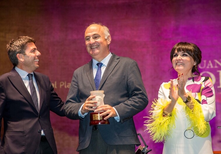 Fernando Benzo Sáinz gana el Premio Azorín de Novela 2023 con su obra 'Los perseguidos'