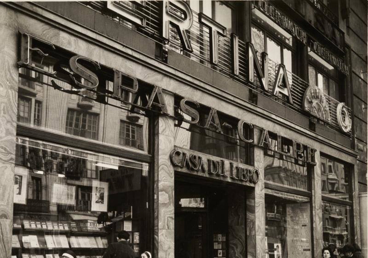 Locales de la editorial Espasa Calpe y de la librería Casa del Libro, situados en la Gran Vía