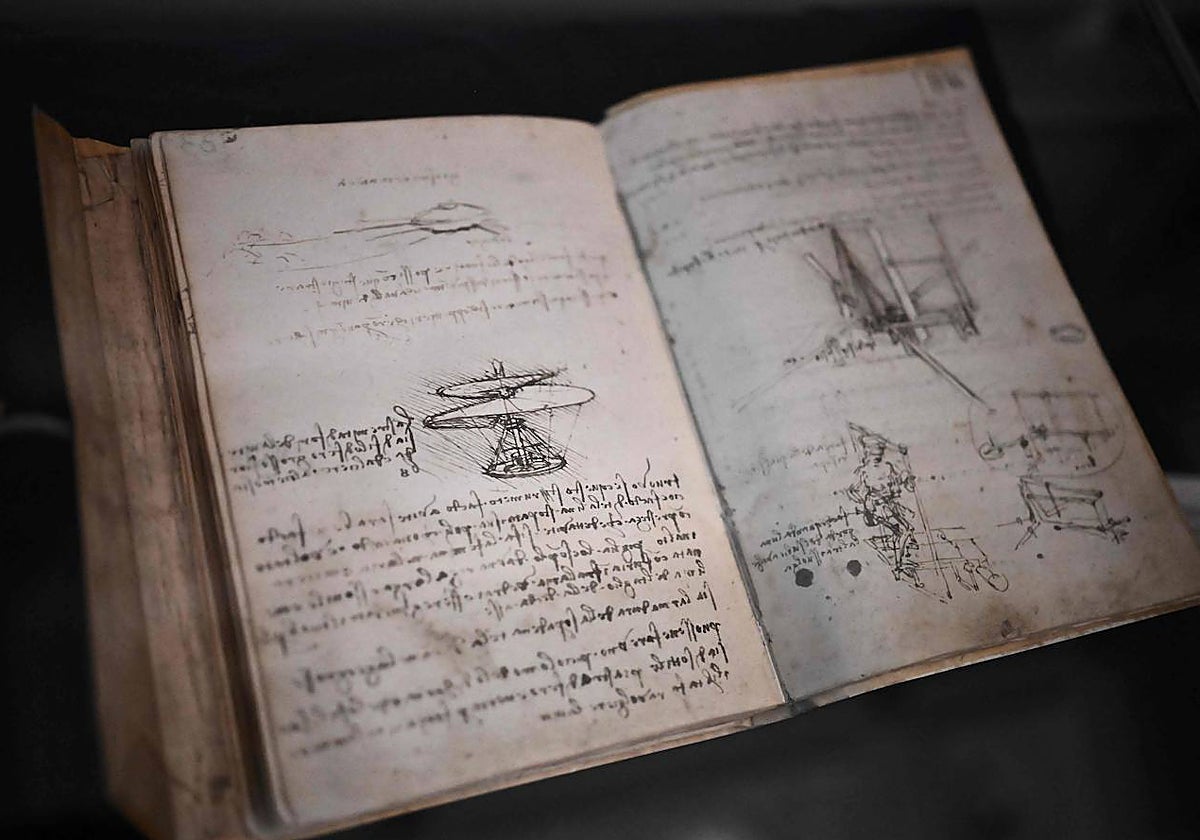 Una imagen de los 'Manuscritos del Instituto de France' de Leonardo da Vinci en Villa La Loggia en Florencia, el 14 de marzo de 2023.