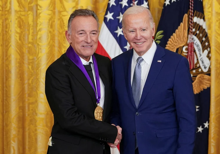 Biden entrega la medalla de las artes a Springsteen: «Bruce, algunas personas simplemente nacieron para correr»