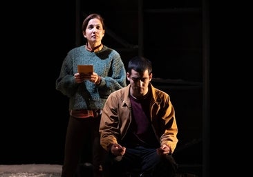 Toni Acosta: «La vida y las relaciones a través de las pantallas no son reales, son inventadas»