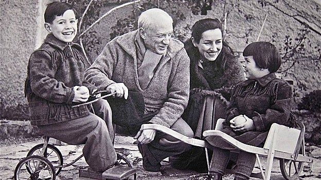 Picasso, con Françoise Gilot, y sus dos hijos, Claude y Paloma