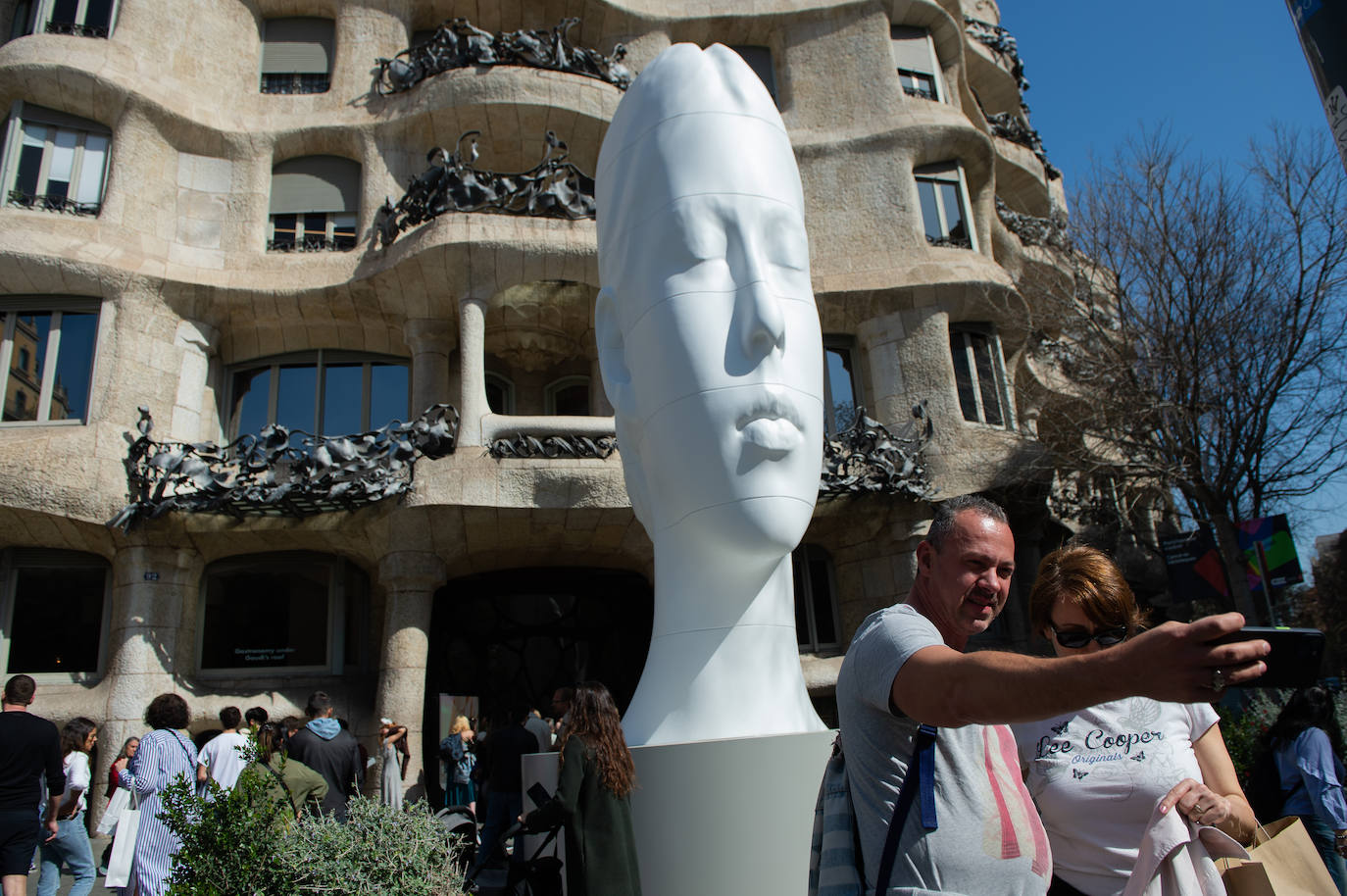 La poesía del silencio de Plensa conquista La Pedrera