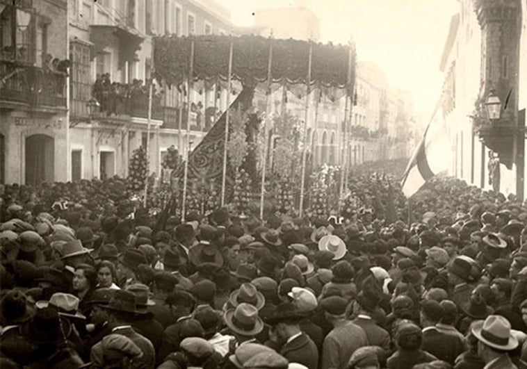 Soleá, dame la mano: una historia de música, Semana Santa y prisión