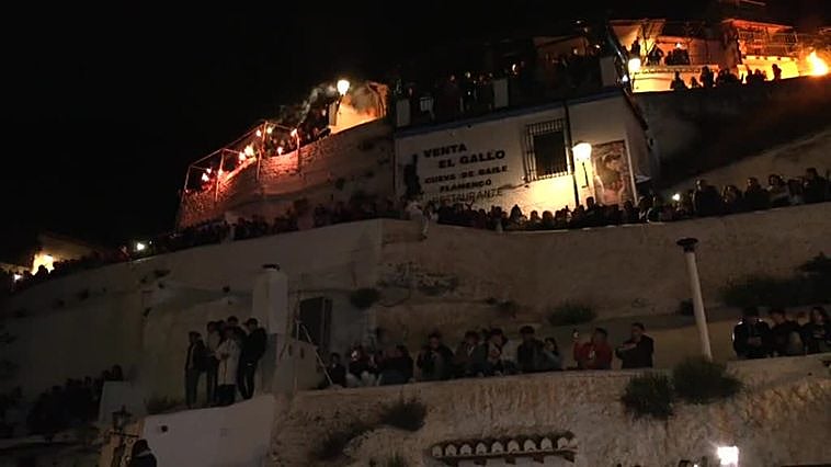 Pasión y emoción en la procesión del Cristo de los Gitanos de Granada