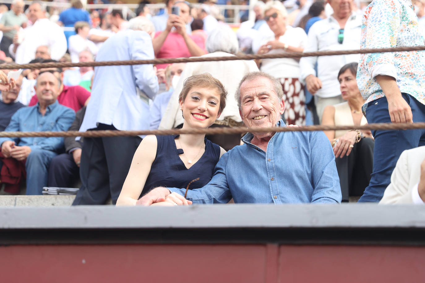 Sánchez Drago, en los toros, junto a su pareja, Emma Nogueiro