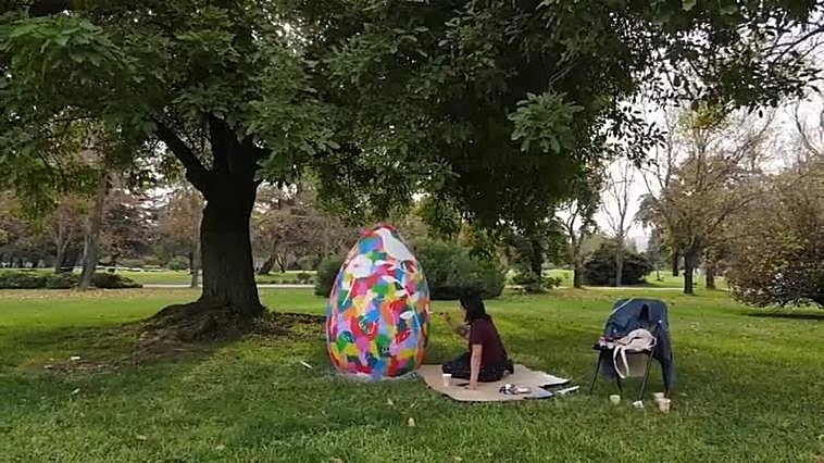 Exposición de Huevos de Pascua gigantes en Santiago de Chile