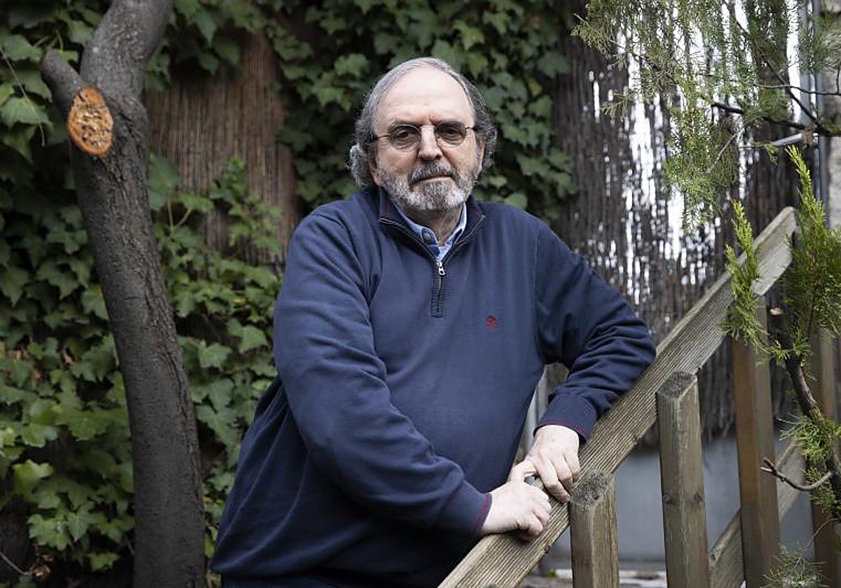 Jon Juaristi (Bilbao, 1951), es un poeta y ensayista en lengua castellana y vasca