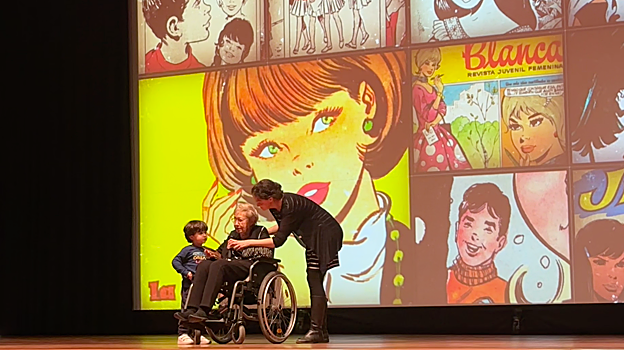 Trini Tinturé, junto a su hija y su nieto en la entrega del Gran Premio en Cómic Barcelona