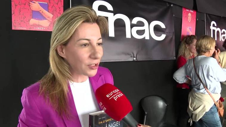 Urturi asegura que "es precioso" como hay lectoras que esperan todo el año este día de Sant Jordi