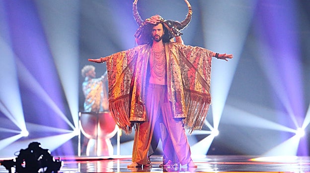 Al moldavo le ponen los cuernos, le ponen los cuernos, con el disco duro, la pantalla y el ratón