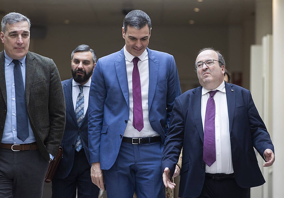 Pedro Sánchez y Miquel Iceta, en el Senado