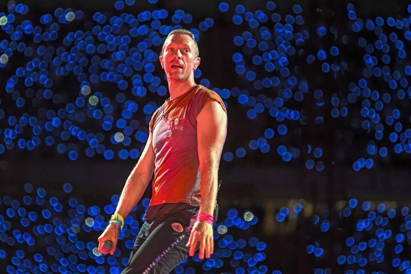 La banda británica apuesta por la sostenibilidad en una gira que se alimenta con energía solar, baterías recicladas y alfombras cinéticas.