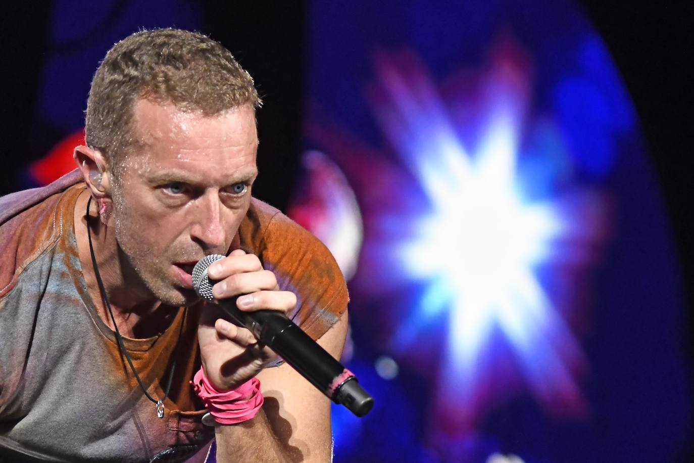 Chris Martin, cantante de Coldplay, durante el concierto en Barcelona