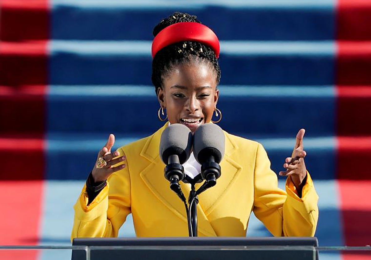 Amanda Gorman, durante su intervención en la investidura de Joe Biden como presidente de Estados Unidos