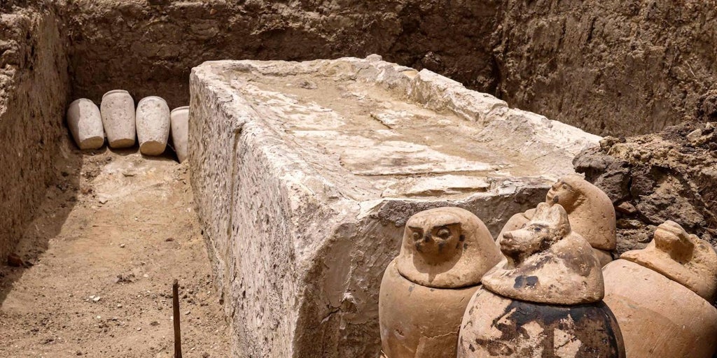 Egyptian archaeologists discover two embalming in the Saqqara