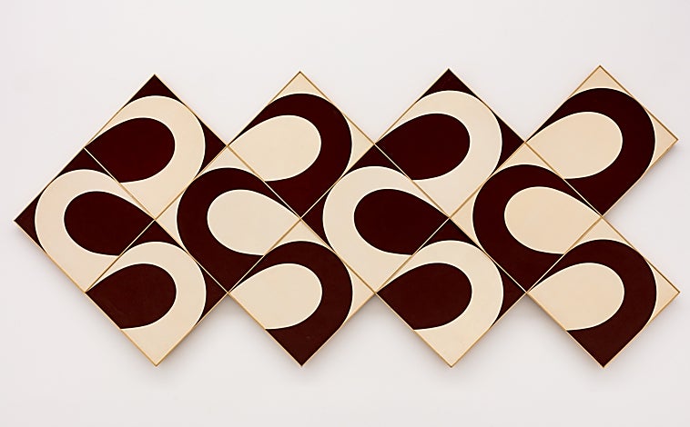 Imagen principal - Sobre estas líneas, algunas de las propuestas de Manuel Barbadillo, como 'Flecha' (1967), en la parte superior