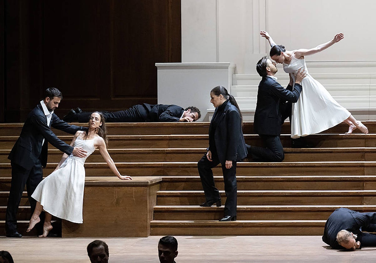 Cecilia Bartoli en un momento de la representación de 'Orfeo y Euridice' en la nueva producción de Christof Loy del Festival de Salzburgo de Pentecostés