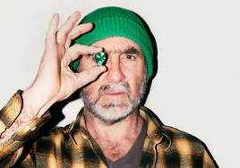 Éric Cantona se hace cantante: de las patadas voladoras al susurro a lo Leonard Cohen