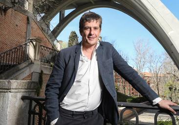 Alfonso J. Ussía, escritor: «Hay que ensuciarse la mirada para tener algo que contar»