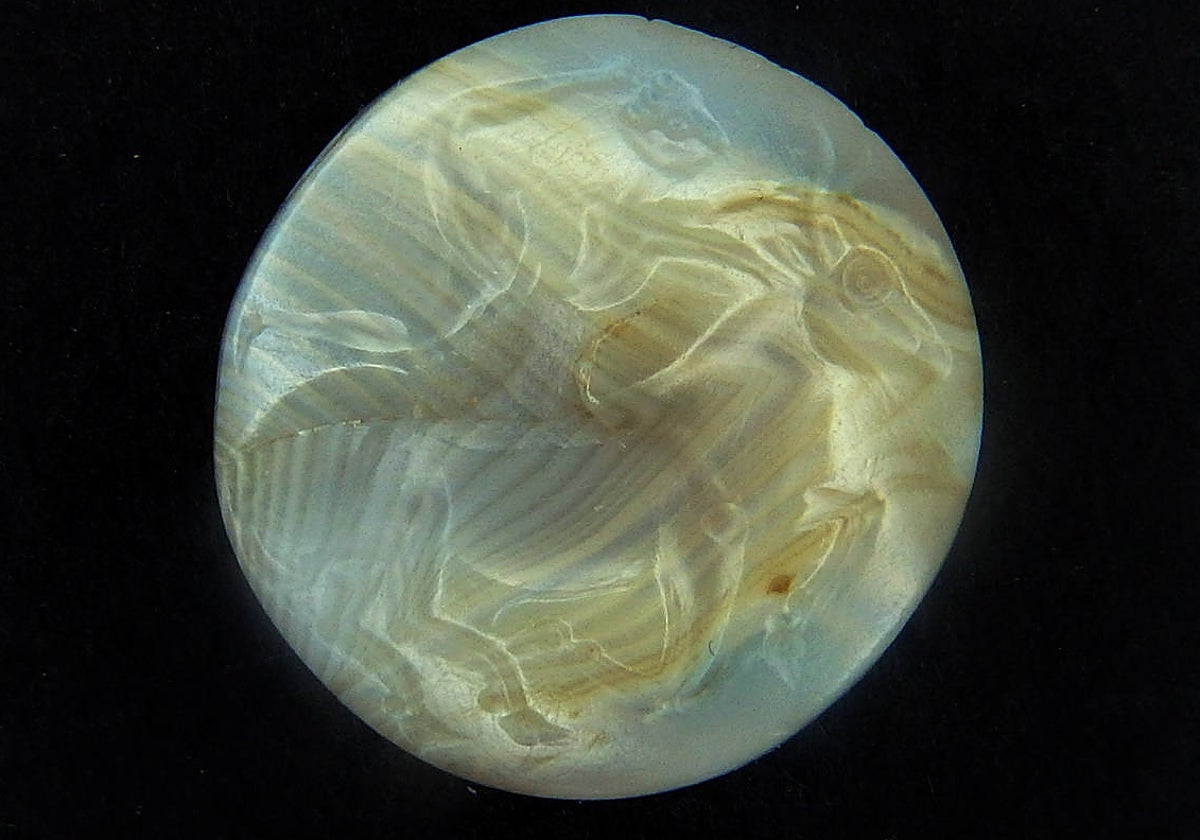 El sello de ágata decorado con una escena de 'Taurocatapsia' o salto del toro