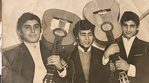 Vicente Soto Sordera está a la deracha. A su izquierda, Diego Carrasco y Manzanita