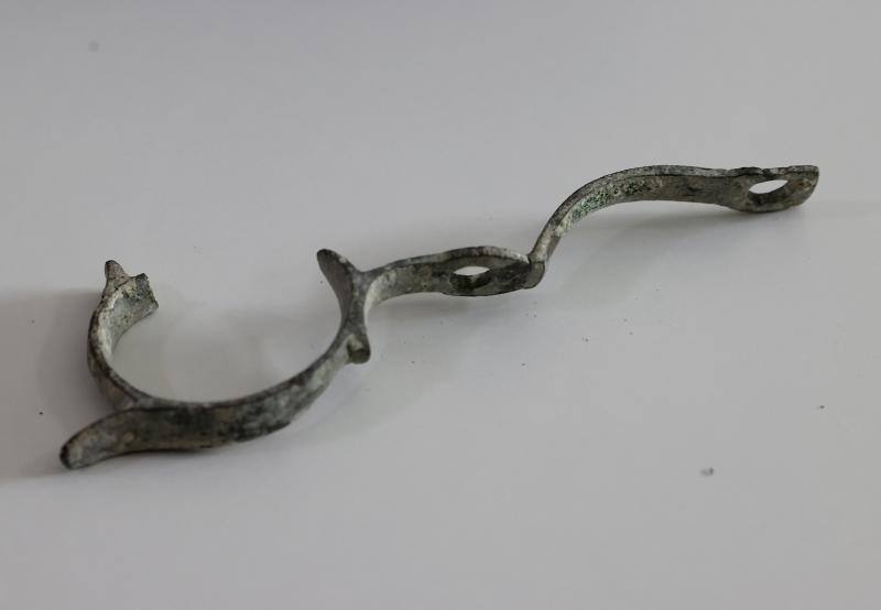 Guardamonte de una escopeta de caza del siglo XVII hallada en la zona de la Real Armería 