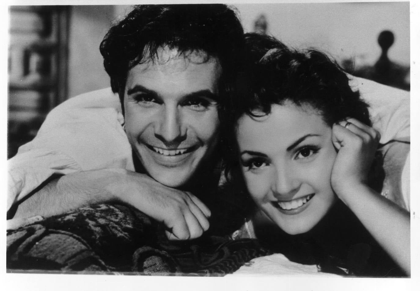 Paco Rabal y Carmen Sevilla en una escena de 'La pícara molinera', estrenada en diciembre de 1955