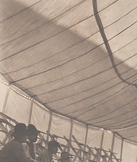 Imagen secundaria 2 - Sobre estas líneas, 'Elisa' (1924). A la derecha, 'Carpa de circo, México' (1924). Arriba, 'Hombre con madera' (1928)