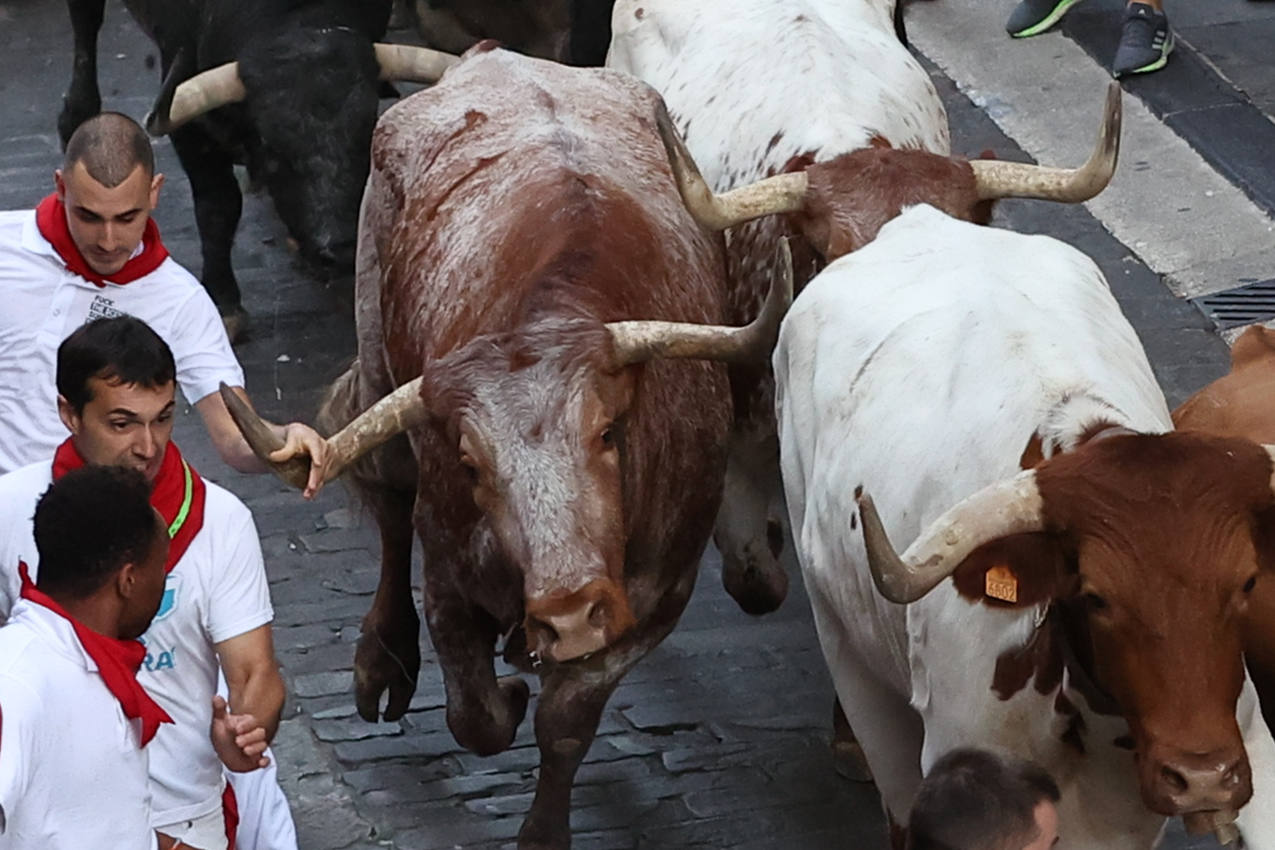 Los Cebada Gago dejan un emocionante y peligroso encierro en San Fermín