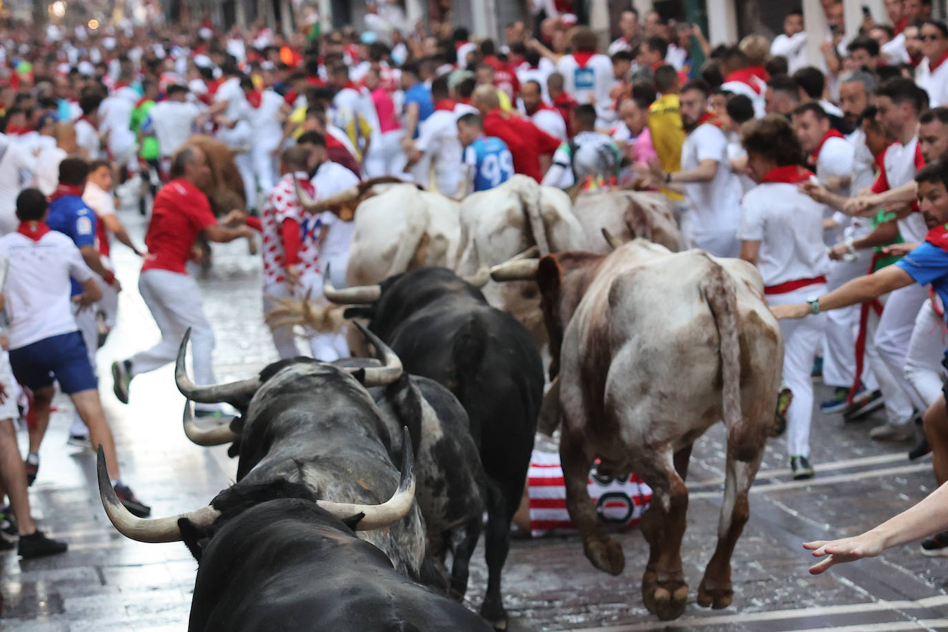Los Cebada Gago dejan un emocionante y peligroso encierro en San Fermín