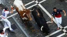 Vídeo: Así ha sido el tercer encierro de San Fermín 2023 con toros de Cebada Gago