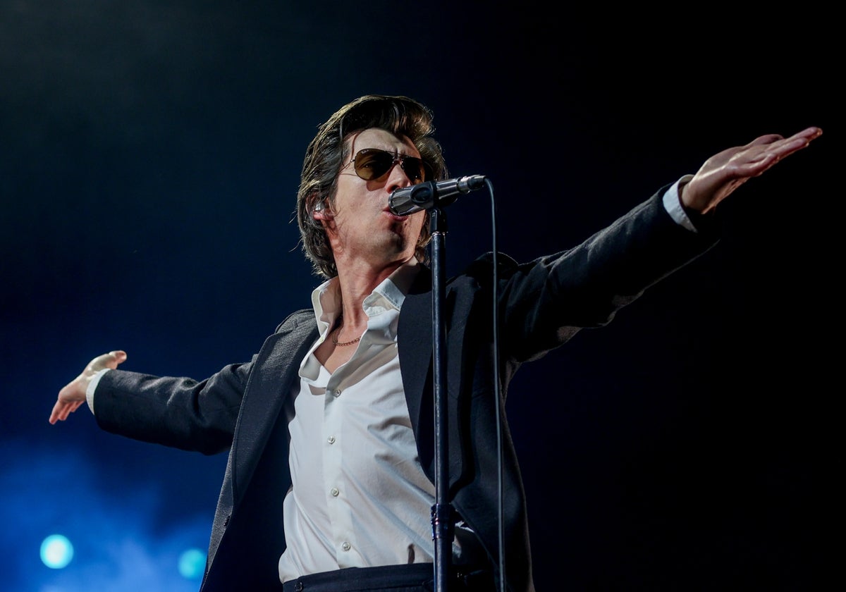 Es Alex Turner, no Adam Driver, ayer en el WiZink con sus Arctic Monkeys