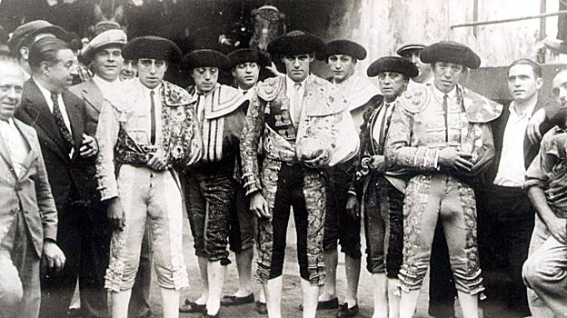 De izquierda a derecha: Rafel Ortega Galllito, Mario Cabré y Silverio Pérez al frente de sus respectivas cuadrillas